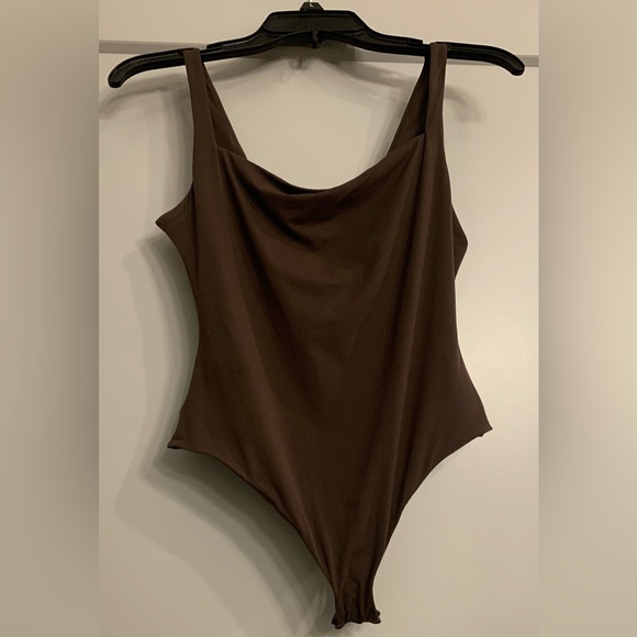 Skims Fits Everybody Square Neck Bodysuit color Espresso size Large NWOT - Picture 5 of 6